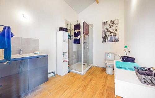 a bathroom with a shower and a sink and a toilet at Awesome Home In Milly-Sur-Thérain in Milly-sur-Thérain