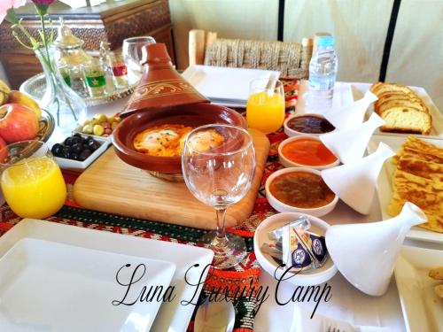 Jídlo v kempu nebo okolí