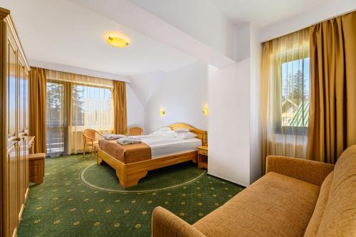 Ένα ή περισσότερα κρεβάτια σε δωμάτιο στο Hotel Casa Viorel jacuzzi & saunas