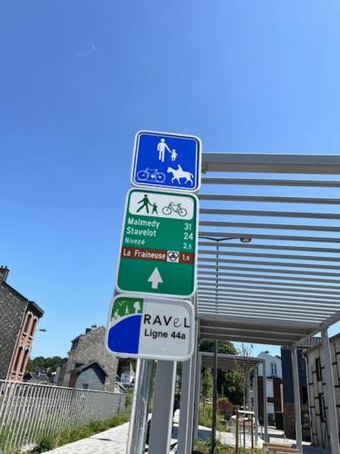 a street sign on the side of a street at La Villa Blanche Spa in Spa