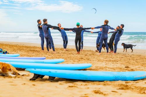 Επισκέπτες που μένουν στο Hollakitemorroco surf house