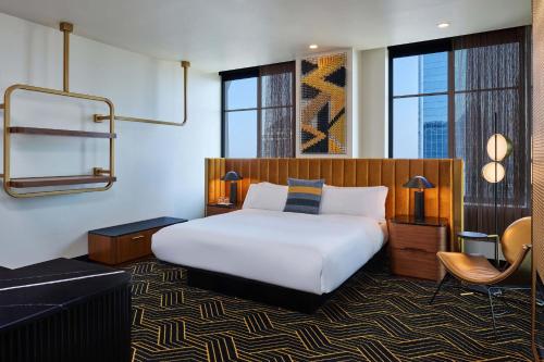 W Minneapolis - The Foshay Image
