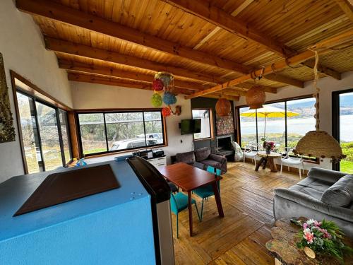 a kitchen and living room with a table and chairs at Villa Vista in Guatavita