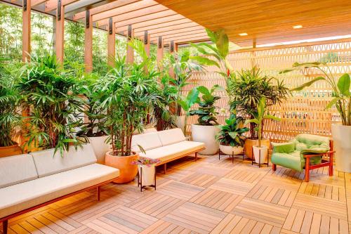 Zona de estar de The Laylow Waikiki, Autograph Collection