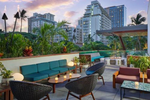 Zona de estar de The Laylow Waikiki, Autograph Collection