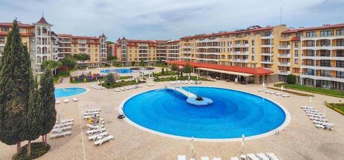 Bazén v ubytování One bedroom guest suite nebo v jeho okolí