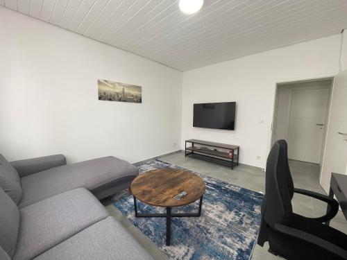 TV a/nebo společenská místnost v ubytování Danisman Apartments 2 Zentral - Smart - Modern