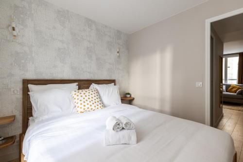 Relax in a Contemporary Designer Apartment