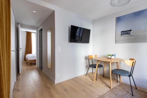 Relax in a Contemporary Designer Apartment