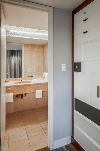 Koupelna v ubytování Metropolitan Hotel Vancouver