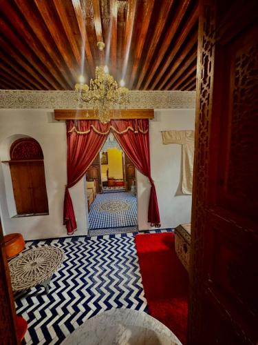 Ένα ή περισσότερα κρεβάτια σε δωμάτιο στο Riad Tagore