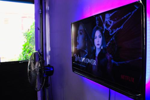 a tv screen with a picture of two women on it at Caryolba hometel - Calapan in Calapan