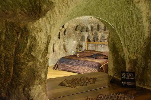Postel nebo postele na pokoji v ubytování Harman Cave Hotel
