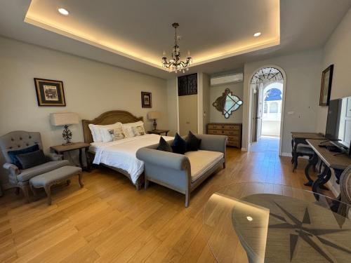 a bedroom with a bed and a couch and a piano at เดอะบลูสกายเขาค้อโซนปราสาทJeab in Ban Lam Ri
