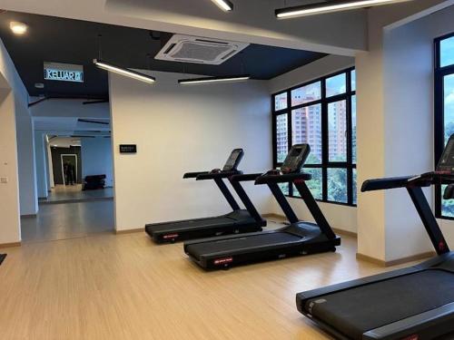 Fitness centrum a/nebo fitness zařízení v ubytování Homestay 20 -11 Antara Residence, Lake view near PICC