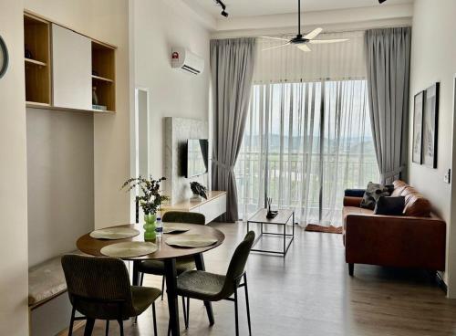 TV a/nebo společenská místnost v ubytování Homestay 20 -11 Antara Residence, Lake view near PICC