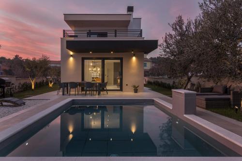 Luxury villa with private heated Pool