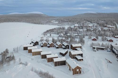an aerial view of a village covered in snow at Joikun Lumo by Hi Ylläs in Äkäslompolo