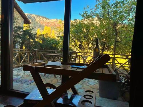 Balkón nebo terasa v ubytování Pinecone Lodge, Eptalofos Wellness Chalet