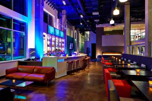 a bar with couches and tables in a restaurant at Aloft Seattle Redmond in Redmond
