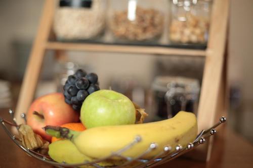 a bowl of fruit sitting on a table at Amical Hotel Hagen - Am Hauptbahnhof in Hagen