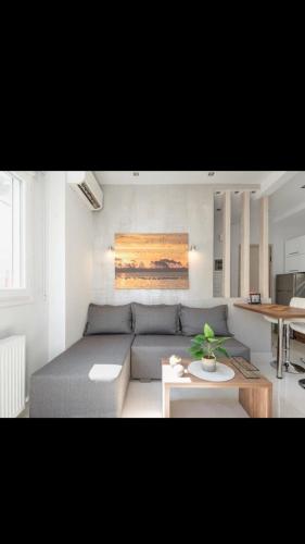 Center at Al Svolou str -50 sqm - 3 p - 2 balconies -2 Tvs - Optical fiber - Washine machine - Fully equipped kitchen - 8th floor