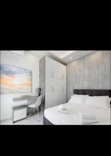 Center at Al Svolou str -50 sqm - 3 p - 2 balconies -2 Tvs - Optical fiber - Washine machine - Fully equipped kitchen - 8th floor
