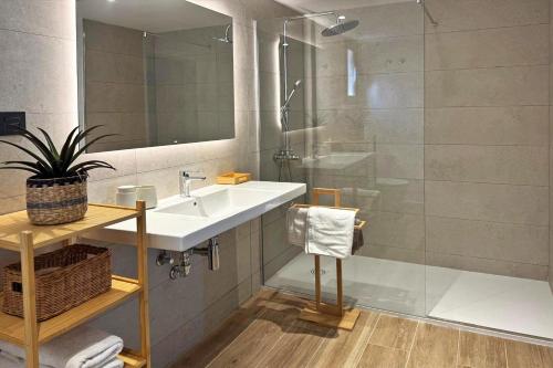 Ένα μπάνιο στο Salobre Los Lagos 10