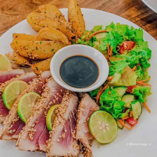 Makanan di atau berdekatan hotel