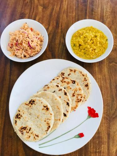 Makanan di atau berdekatan hotel