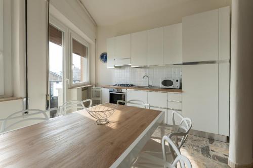 Kuchyň nebo kuchyňský kout v ubytování "Casa incantevole" fronte mare Pescara - Appartamento Via Buozzi