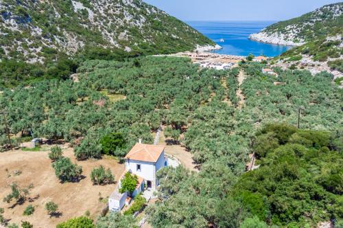 Maison traditionnelle grecque avec accès direct à la plage de Glysteri à pied