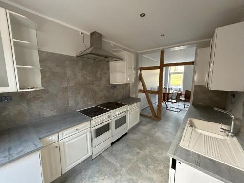 Η κουζίνα ή μικρή κουζίνα στο Helmstedt Zentrum 5 Schlafzimmer