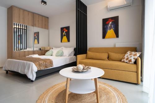 Nicole's Modern Center Apt with Private Parking