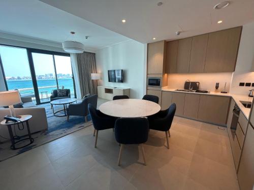 Η κουζίνα ή μικρή κουζίνα στο Address Residence Marassi Vista Bahrain