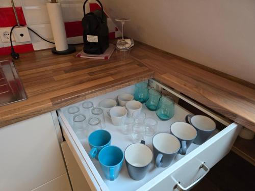 Příslušenství pro přípravu čaje a kávy v ubytování Old Bakery Lodging