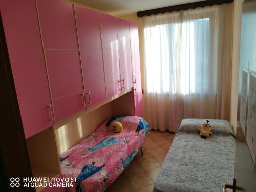 Villetta con giardino e parcheggio a due passi da Lucca客房内的一张或多张床位