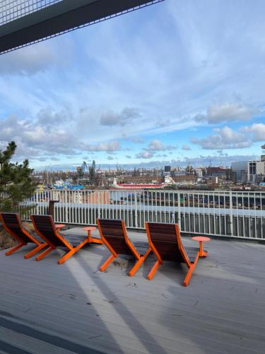 Crane Panorama Apartment