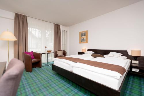 Кровать или кровати в номере Hotel Alpenhof Postillion