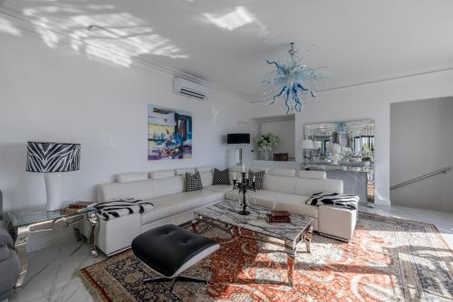 Posezení v ubytování Villa Berfami Excelsior - Crafted for Elites