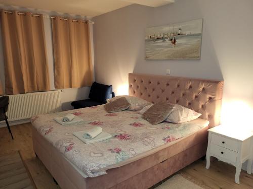 a bedroom with a bed and a desk and a chair at Villa Vino & Grad in Zagreb