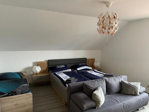 a living room with a bed and a couch at Dorfidyll im Grünen in Mittelherwigsdorf