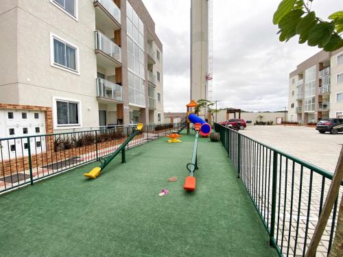 Ο χώρος παιχνιδιού για παιδιά στο Apê Novo em Porto Belo com Piscina próx Bombinhas