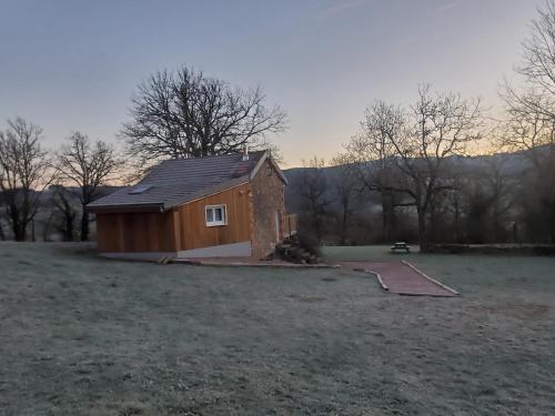 Photo de la galerie de l'établissement Microgite la Saboterie cosy home pour 3pers, à Mayet-de-Montagne