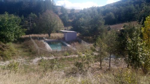 a small building in the middle of a field at La vie en Rosans - The house in Saint-André-de-Rosans