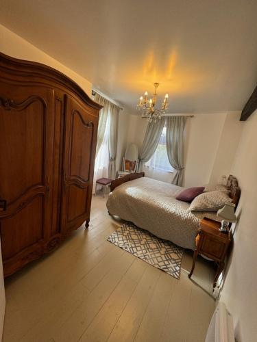 Ένα ή περισσότερα κρεβάτια σε δωμάτιο στο Maison du Roy/ Upper Cambers