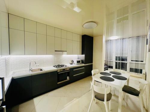 Шевченка,60 - СЕМИЦВІТ