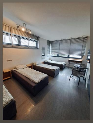 Ένα ή περισσότερα κρεβάτια σε δωμάτιο στο Apartament studio PIANO