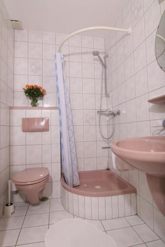 Koupelna v ubytování Gästehaus Schmid-Lopez