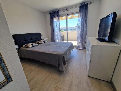 Cozy 1 Br with a seaview, AC, Pool and Parking